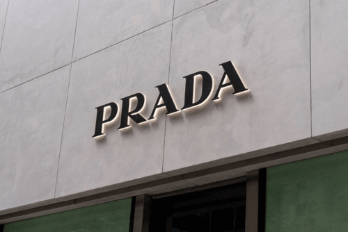 Prada przejmuje Versace